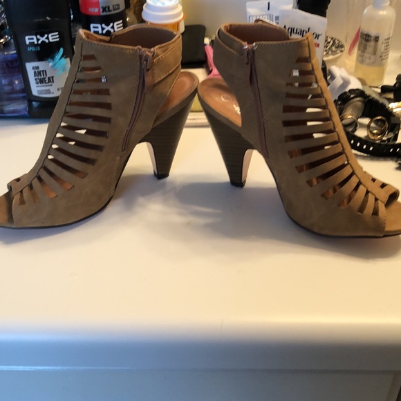 Cute Suede Sandals! - Picture 2 of 6
